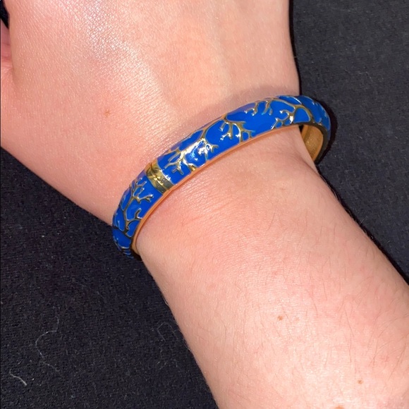 Jewelry - Blue bracelet with tree detail and clasp